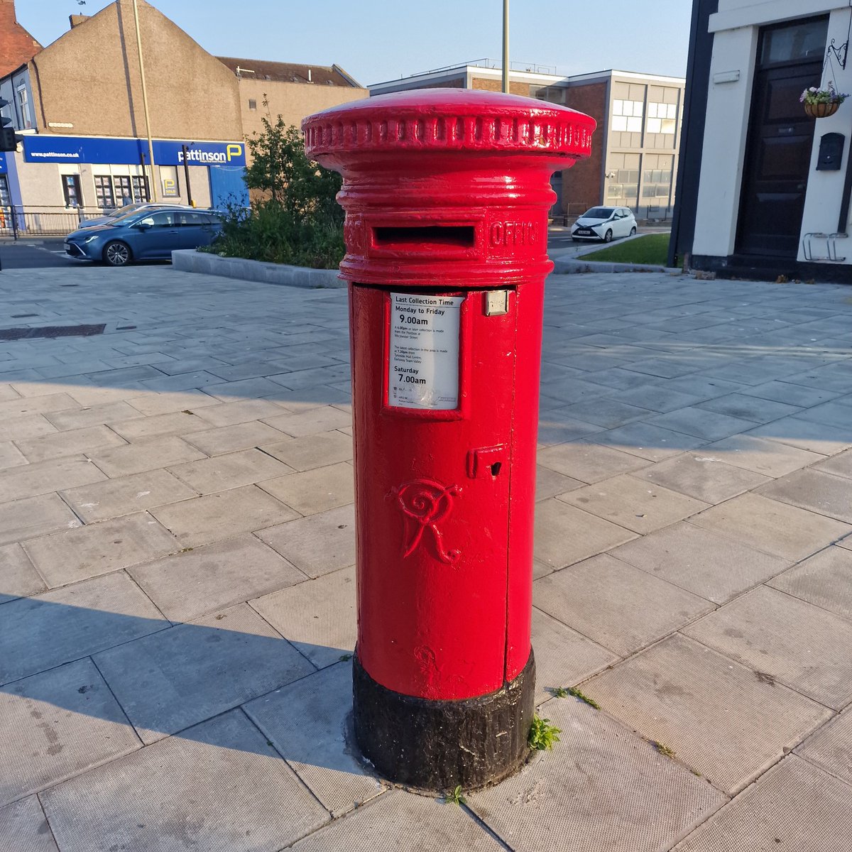Cracking Victoria Regina box found outside the Cask Lounge in South Shields earlier this evening.

#LittleRedBoxes #RoyalMail #VictoriaRegina #QueenVictoria