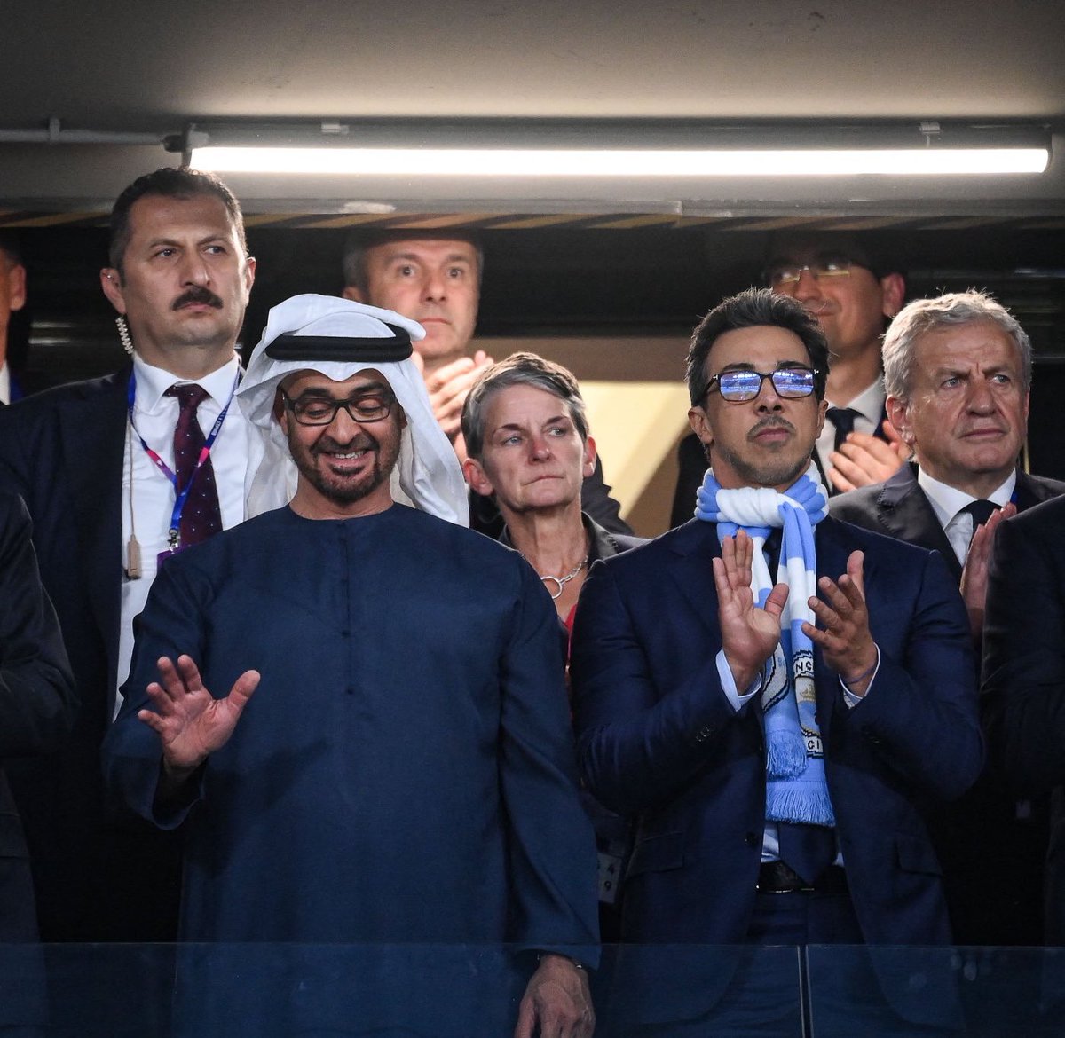 official_suheil's tweet photo. 20 لقب للسيتي تحت إدارتهم .. مشروع رياضي عظيم .

محمد بن زايد
منصور بن زايد
الشعب الإماراتي

ألف مبروك النجاح الكامل 🇦🇪❤️ https://t.co/CF4zcKcVUL
