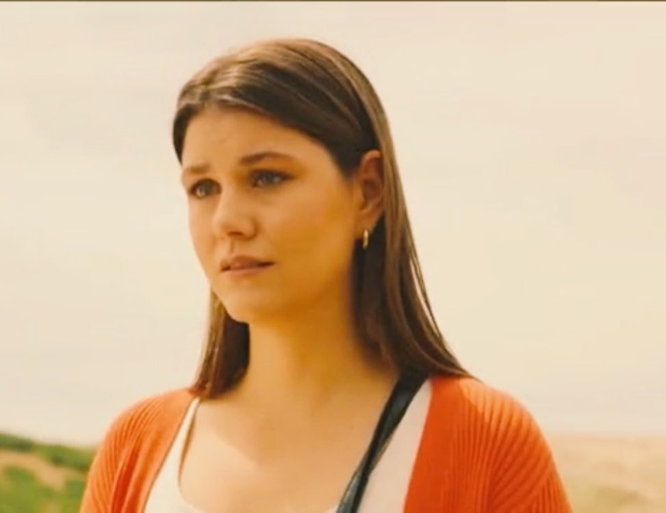 _masalgibi's tweet image. •insan kendiliğinden
              giremediği kalbe

zorLa giremezmiş |•°🥀

#GönülDağı