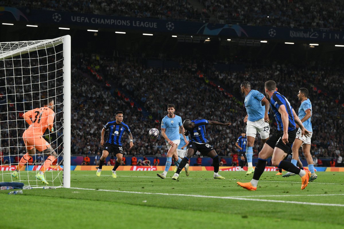 ManCityES's tweet photo. Ederson, eres el mejor. https://t.co/U2DAg91EnI