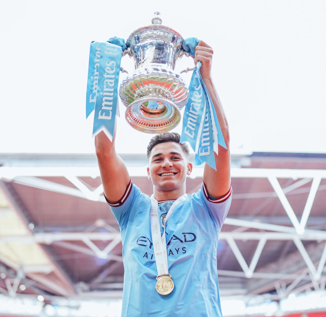 Tactics Journal on Twitter "Julián Álvarez wins the World Cup, Premier