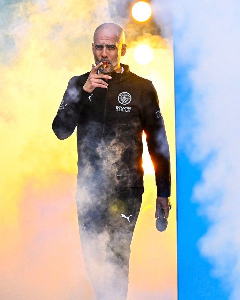 Pep Guardiola se acaba de convertir en el primer entrenador en ganar el triplete (Liga-Copa-Champions) con dos clubes diferentes.

Mounstro. 🇪🇦