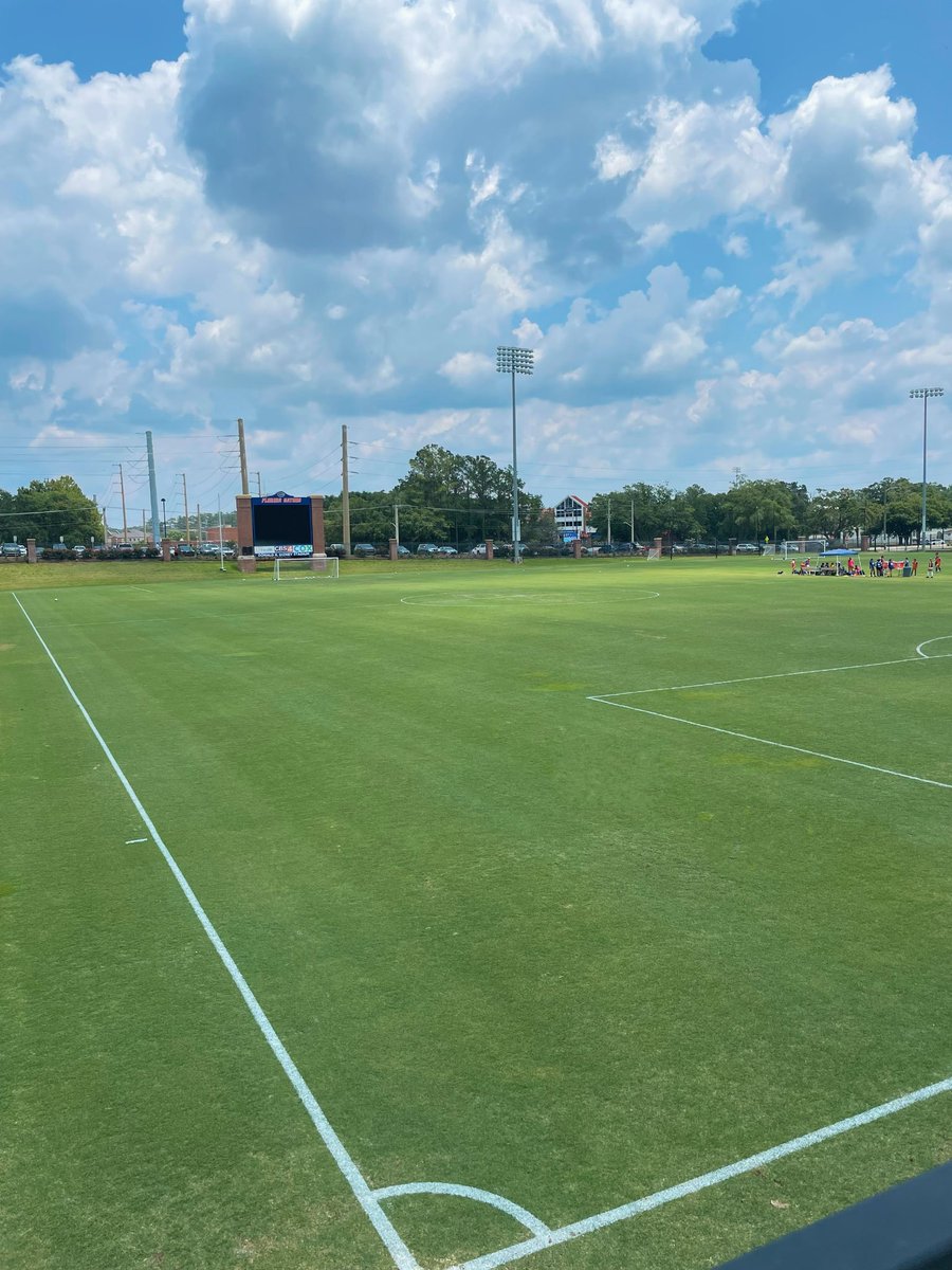 SchulteAlyssa16's tweet photo. Thank you @GatorsSoccer and staff for having an amazing ID camp today! I enjoyed learning about the culture and program! @sambbohon @adamgodwin @JosieRix @loufusz07ga 🐊🧡 https://t.co/k7TtjVa8tP
