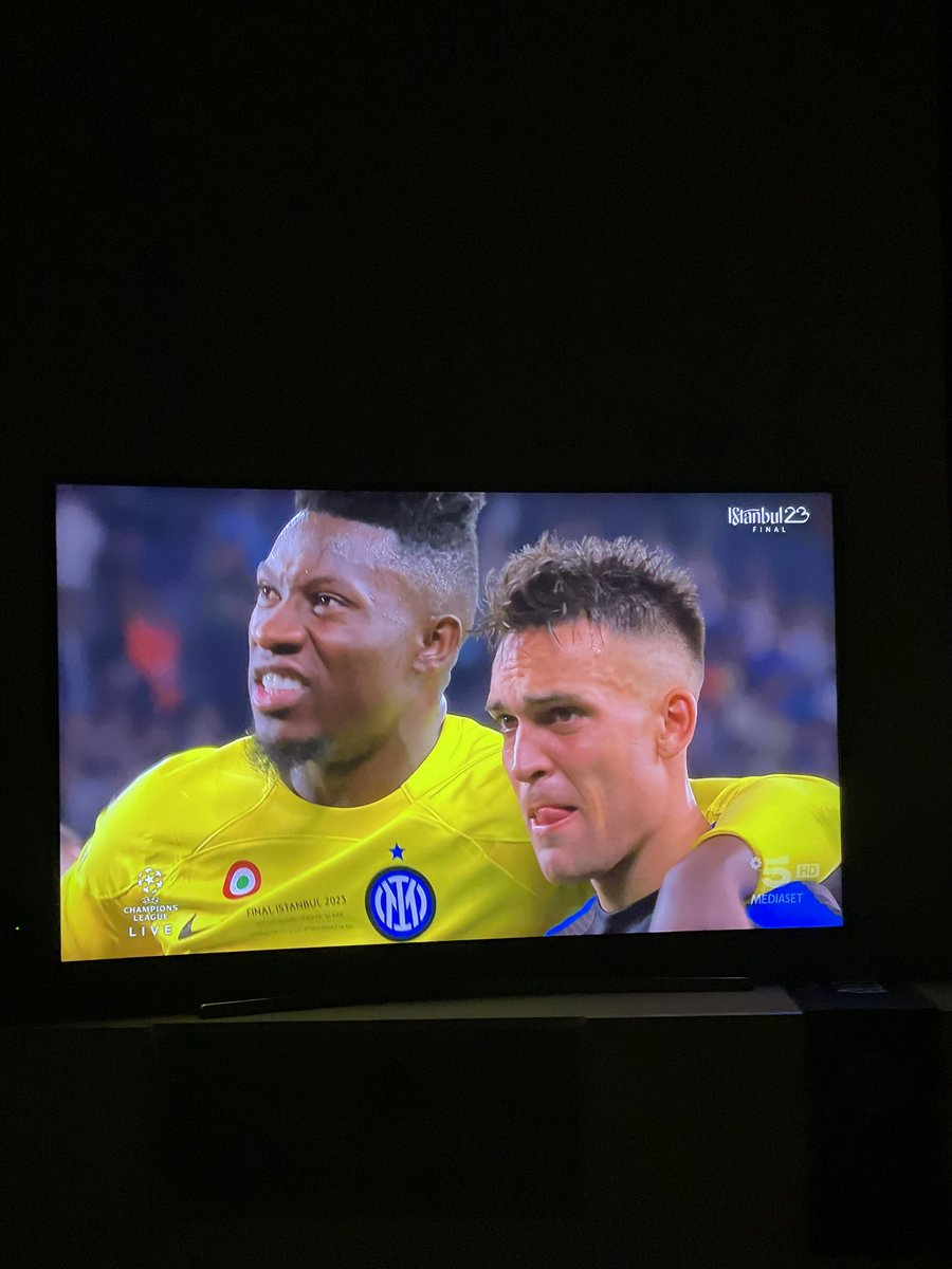 Gaetano9410's tweet image. A partita finita guai di nuovo a tirar fuori fatturati che sappiamo da anni ormai.
Io stasera ho visto i miei giocatori sputare sangue fino all’ultimo, a parte qualcuno inaspettatamente mai entrati in gara.
Ma va bene così, sono FIERO e ORGOGLIOSO DI VOI.
#ForzaInterSempre 🖤💙