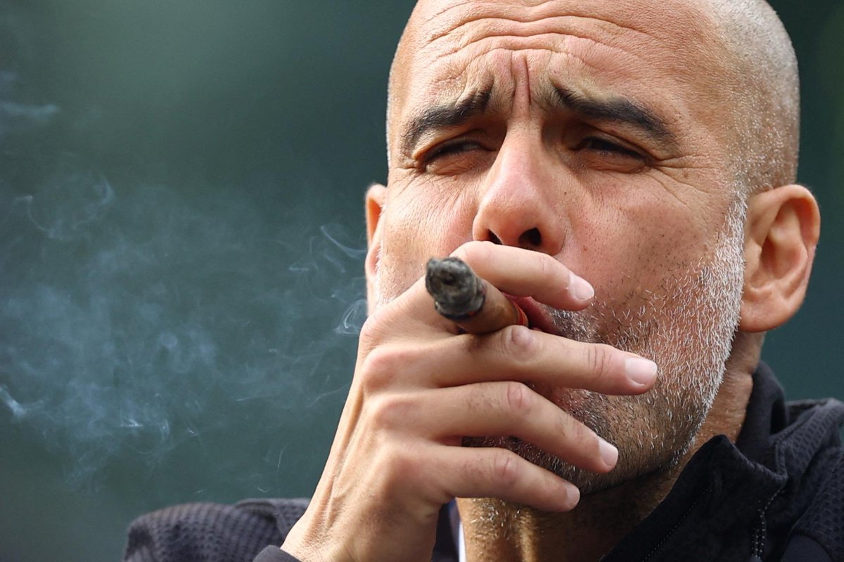 الليلة انتم على سهرة مع خبراء الاقتصاد وسوق الأوراق المالية ومدققي حسابات الأندية لحساب كم صرف بيب غوارديولا مع السيتي للحصول على الأبطال.

استمتعوا ، وخليهم ياخذوا راحتهم