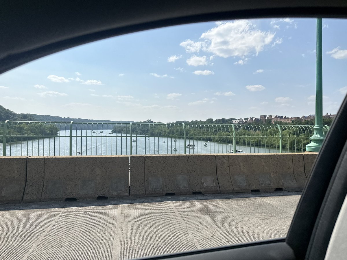 The boats 🚤 🛥️ 🛶 are out in DC today!!  Finally got some 🌞 to enjoy!! #potomac #PotomacRiver #DC #dcliving #DMV #dc #boats #sailboats #boating