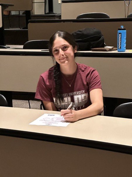 EvangelUnivWSOC's tweet photo. 📣Let’s give a big shout out to Hannah Truant as she signs her letter of intent to join our Valor Family this fall!! 🎉
Welcome to the Family!! ⚽️❤️
#servecarecouragecommit https://t.co/Sky9NhefQE