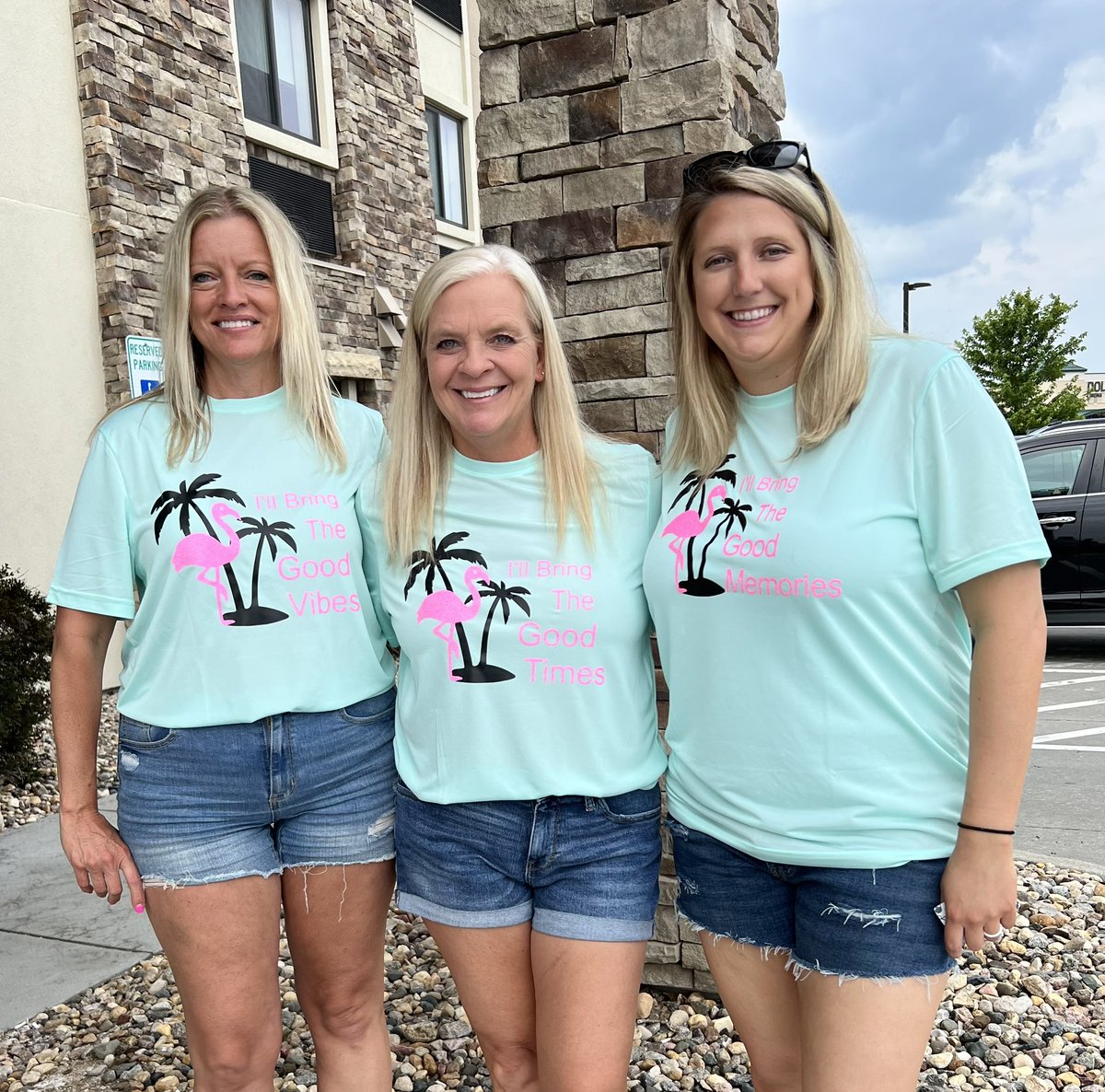 carebear_'s tweet photo. @jakeowen We’re in “Good Company” in Council Bluffs IA! Can’t wait for the show tonight! #vwvancrew #comesayhi https://t.co/tkxj58551h