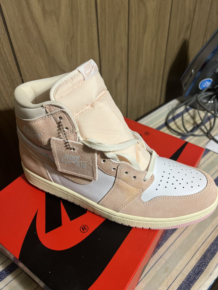 soulstar1891's tweet photo. I had to do it, 🤦🏿♂️ ☺️☺️ #SneakerHead #JordansRetro1s #PinkWashed https://t.co/YcYP6IQ4OD