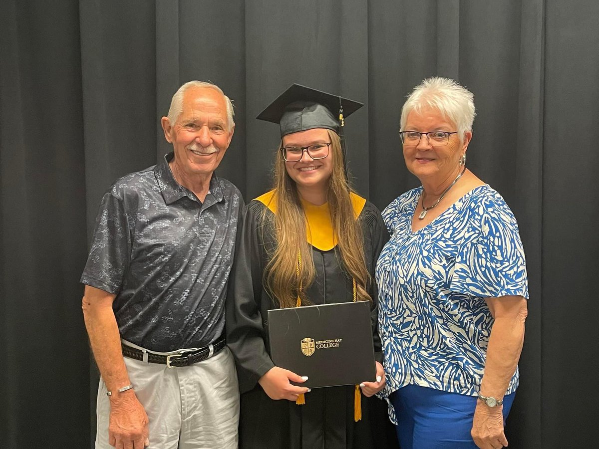 Bourassa2L's tweet photo. Convocation for our granddaughter https://t.co/cGRRPhIpOd