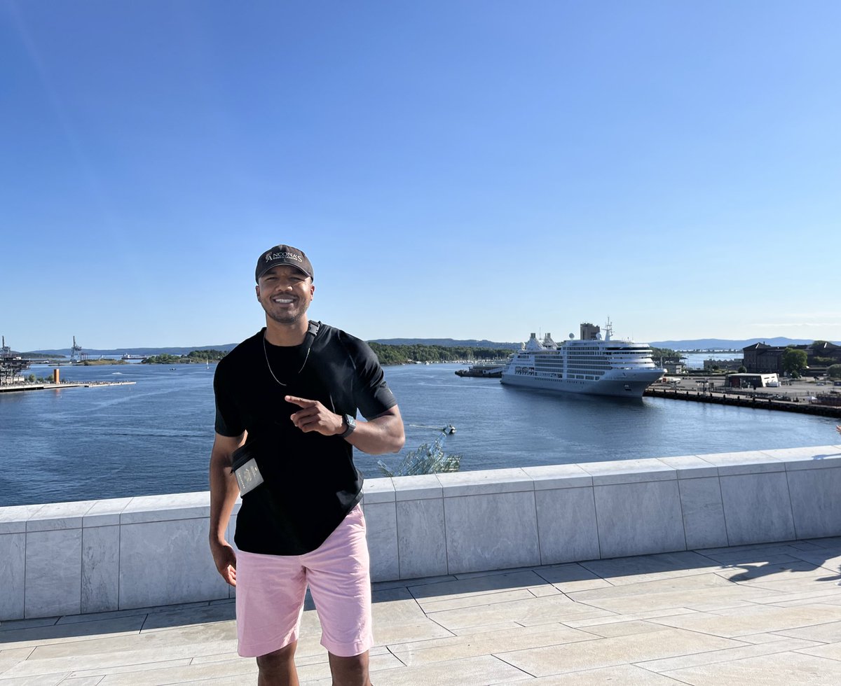 Day 1 of summer vacation in the books even though the sun don’t even go down here 😂🤌🏽☀️🇳🇴

#realmenwearpink #vegantravel #oslo
