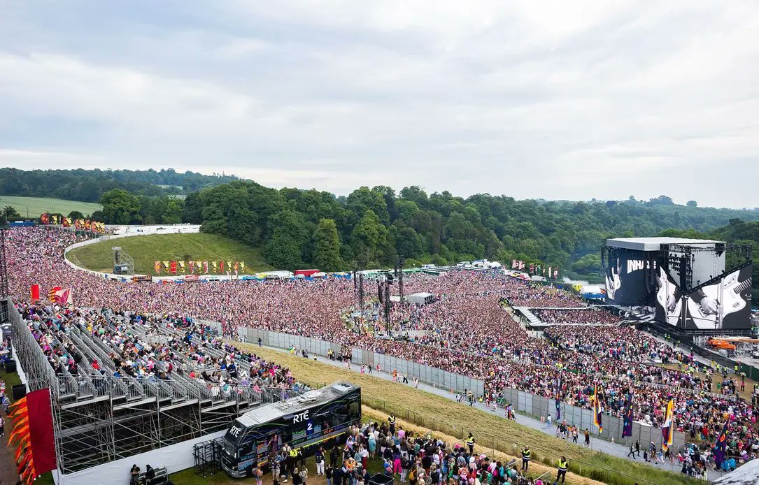 Harry is playing a castle in Ireland right now 😮🇮🇪
#SlaneCastle #hslotslane