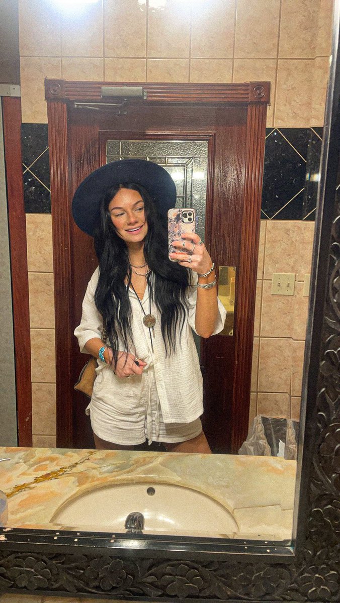 mf_marie_'s tweet photo. dinner? 🍀✨🌼 https://t.co/NkD0qiR6yK