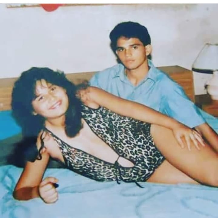 sitevipei's tweet photo. Boca no trombone! Ex-mulher de sertanejo Luciano Camargo afirma que cantor é gay e a traía com travestis
Cleo Loyola foi processada pelo irmão de Zezé Di Camargo por calúnia e difamação #vipei
🔗 https://t.co/zi1YEYj8iA https://t.co/4SATglbGnC