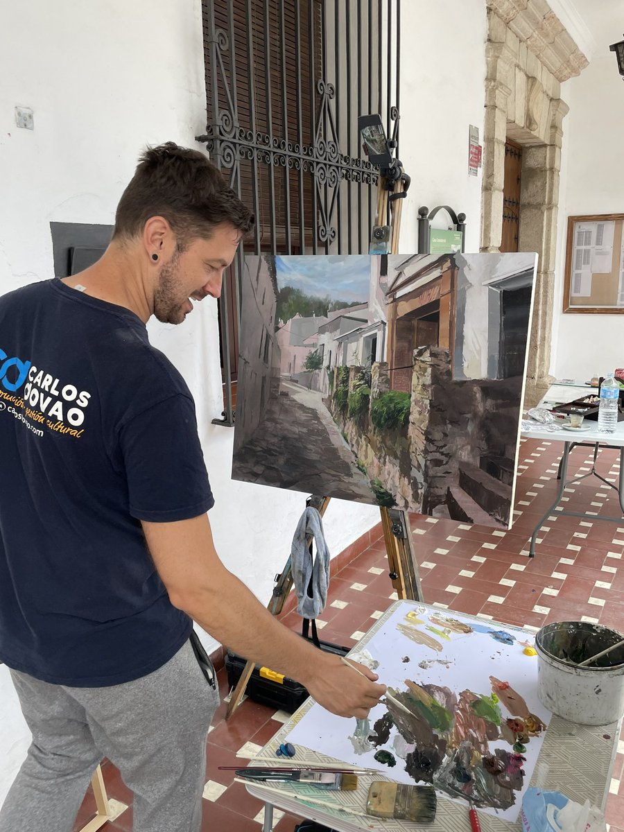 Carlos Dovao ganador del concurso se encontraba pintando en la entrada al Ayuntamiento de Grazalema. Enhorabuena al artista y al municipio de Grazalema por mantener esta iniciativa 👏🏻👏🏻👏🏻