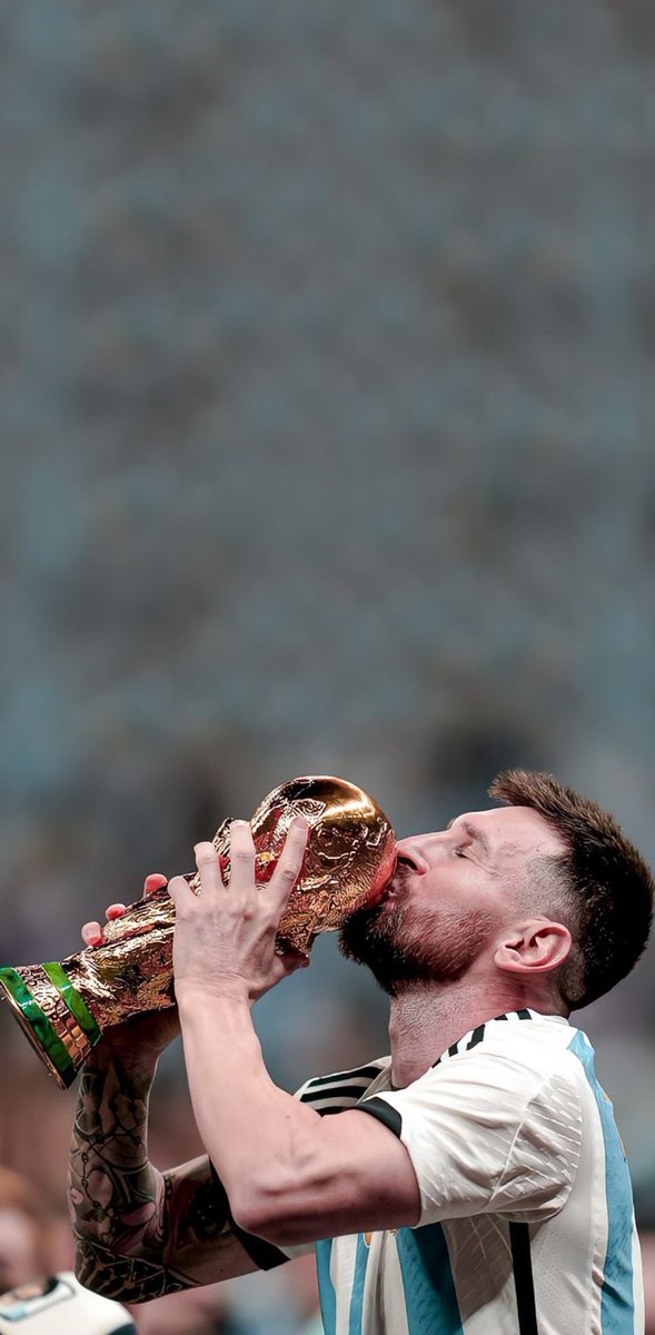 hdbaabdhhdba's tweet photo. @francefootball this guy https://t.co/E8KyCLbkwP
