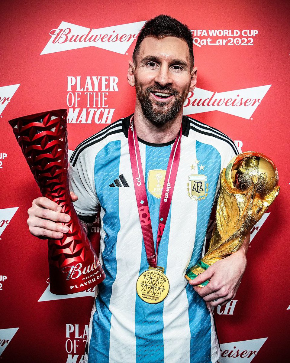 ManagingBarca's tweet photo. The GOAT #LM8 🐐🌕✨ https://t.co/lhaFPMu0mK
