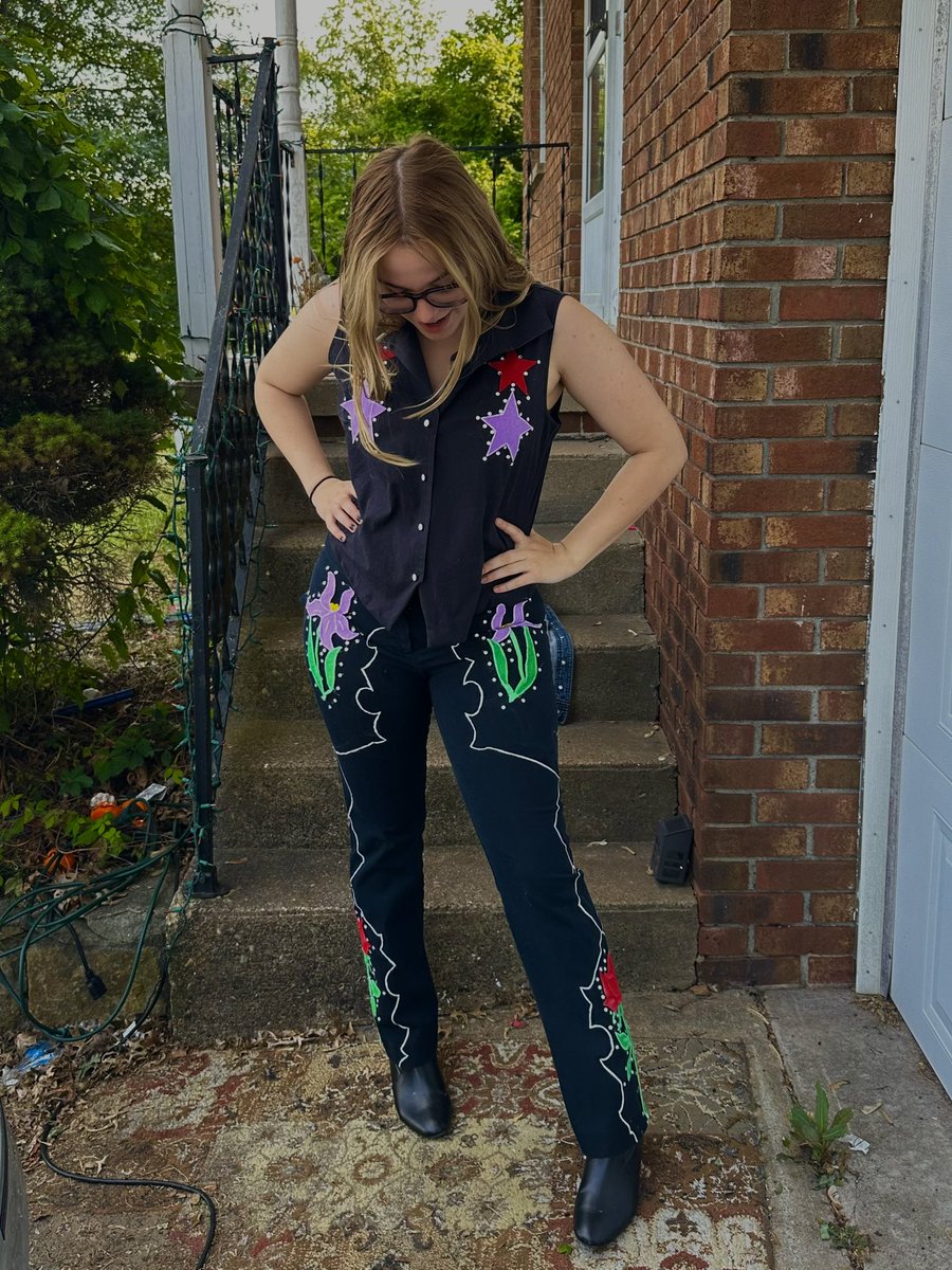 youturnedblack's tweet photo. @paramore i love u
i recreated hayley’s album release show look by the amazing @rosecutclothing (on instagram) 
see u guys in pittsburgh on saturday!!! 
#paramore#pmoretour#pmorepittsburgh https://t.co/UWc7OQqKHV