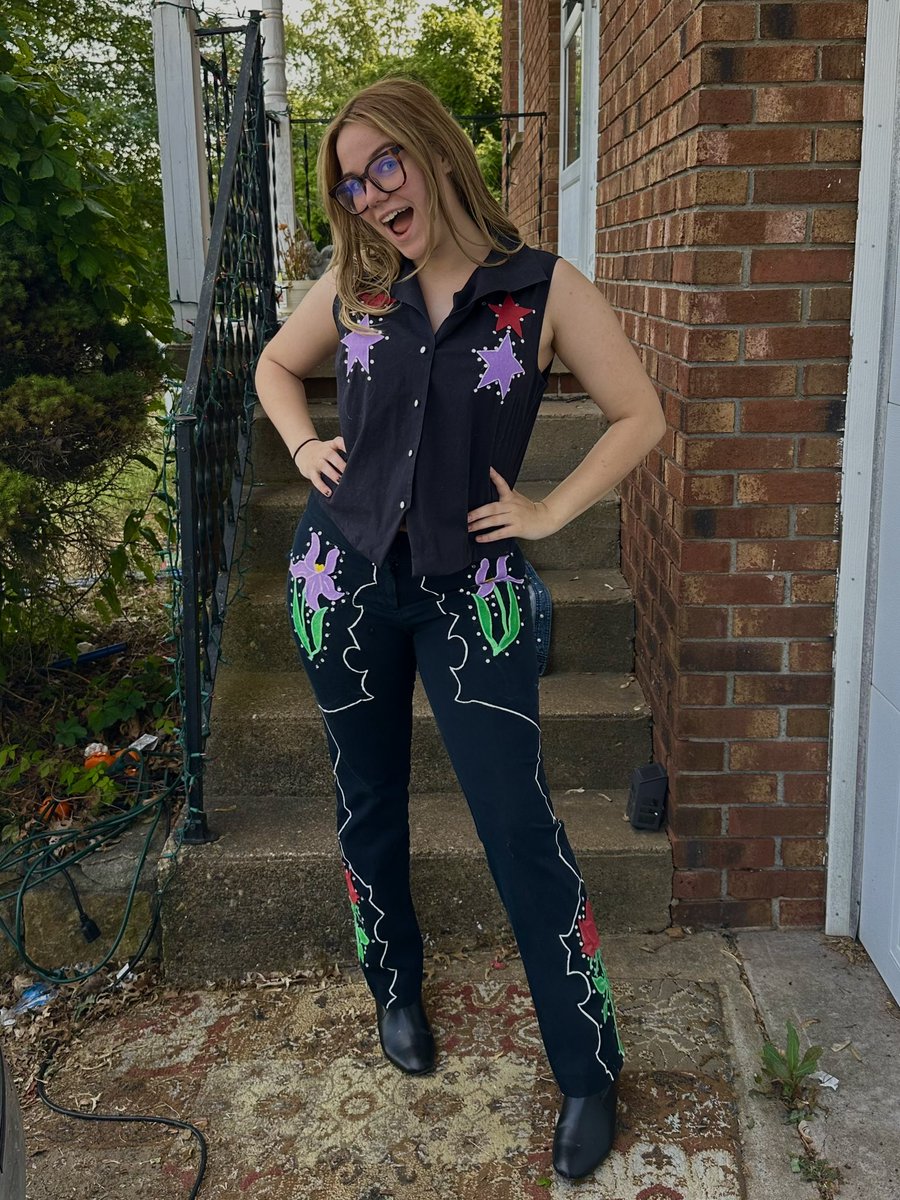 youturnedblack's tweet photo. @paramore i love u
i recreated hayley’s album release show look by the amazing @rosecutclothing (on instagram) 
see u guys in pittsburgh on saturday!!! 
#paramore#pmoretour#pmorepittsburgh https://t.co/UWc7OQqKHV