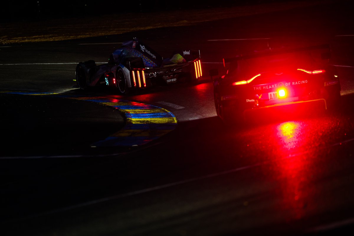 Le Mans by Night mode: ENGAGED.

#Peugeot9X8 #WEC #LeMans24