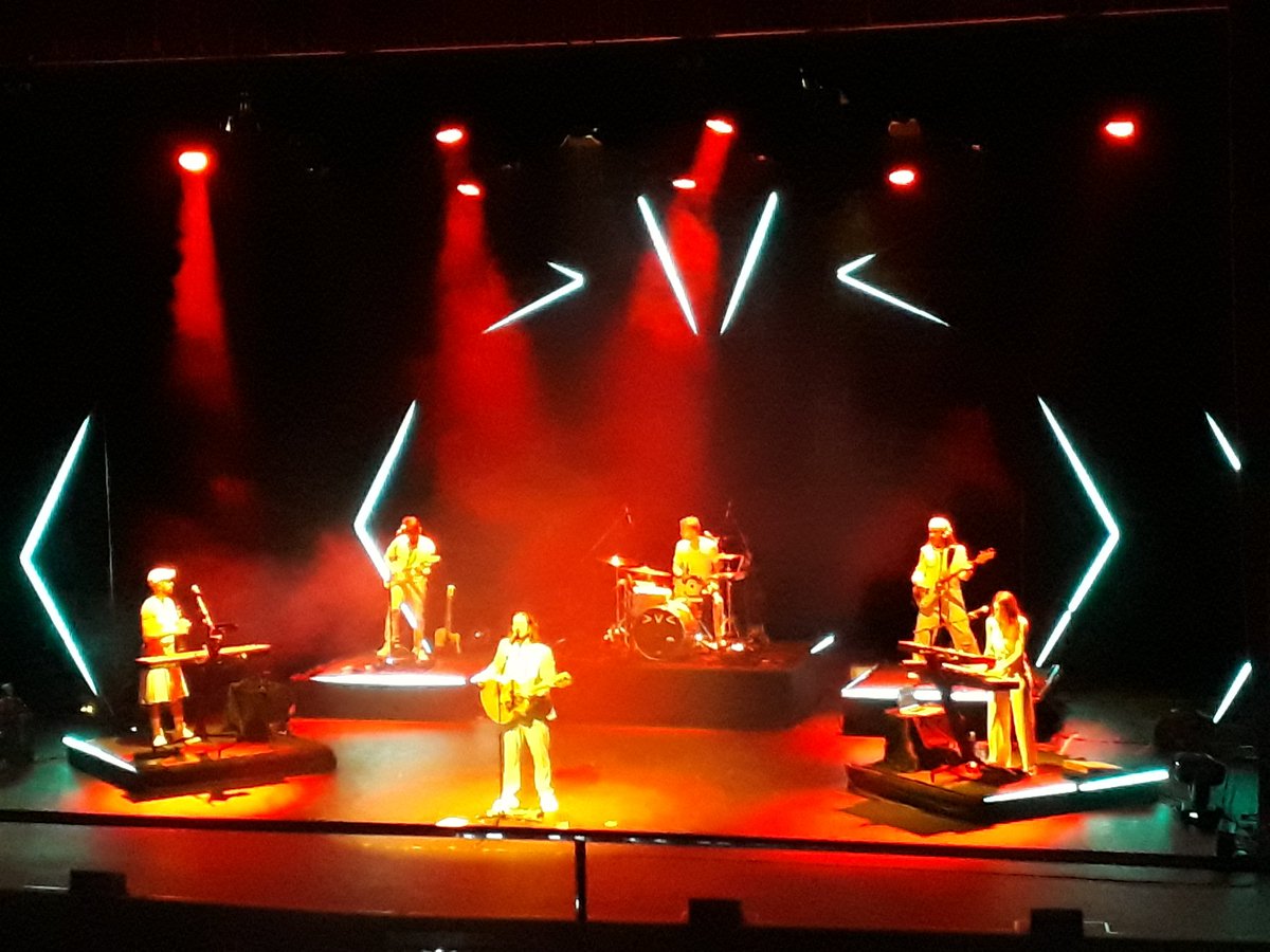 La última vez que le vimos fué en casa, en <a href="/libertad8cafe/">Café Libertad 8</a>. Una delicia.
Hoy le hemos visto en su casa, en #Ferrol. Una delicia.
Todo ha cambiado.
Nada ha cambiado.
GRACIAS <a href="/andressuareztwi/">Andrés Suárez</a> 

<a href="/turismogroupie/">turismogroupiero</a> 
<a href="/ChusBlazquezPH/">Chus Blázquez PH</a> 
<a href="/inmadurlop/">Inma Durlop</a> 
#GroupierasAndFriends
#EnZapatillas