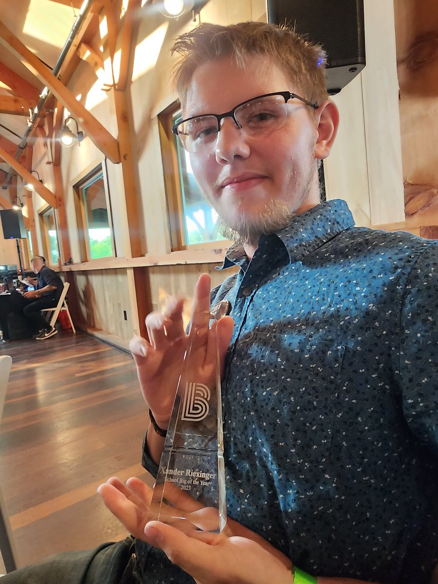 Mary48763573's tweet photo. Congratulations to my son, Xander, for getting Big of the year for High School based program. His dedication to community service makes me so proud. Palisades has a partnership with Bucks County Big Bro/ Sister to pair High Schoolers up with elementary students to mentor them. https://t.co/MSb0yZMP3n