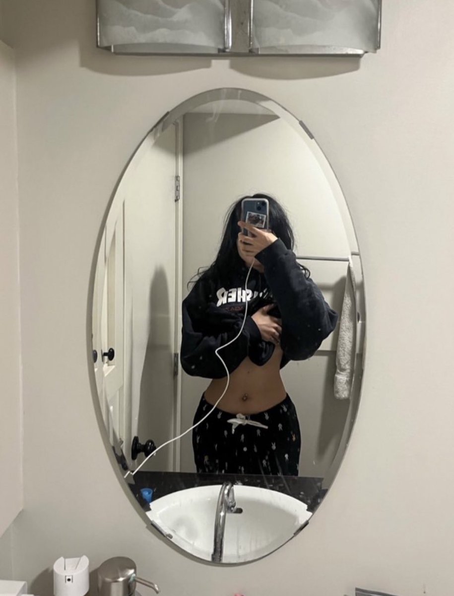 babagirl on Twitter: ">_