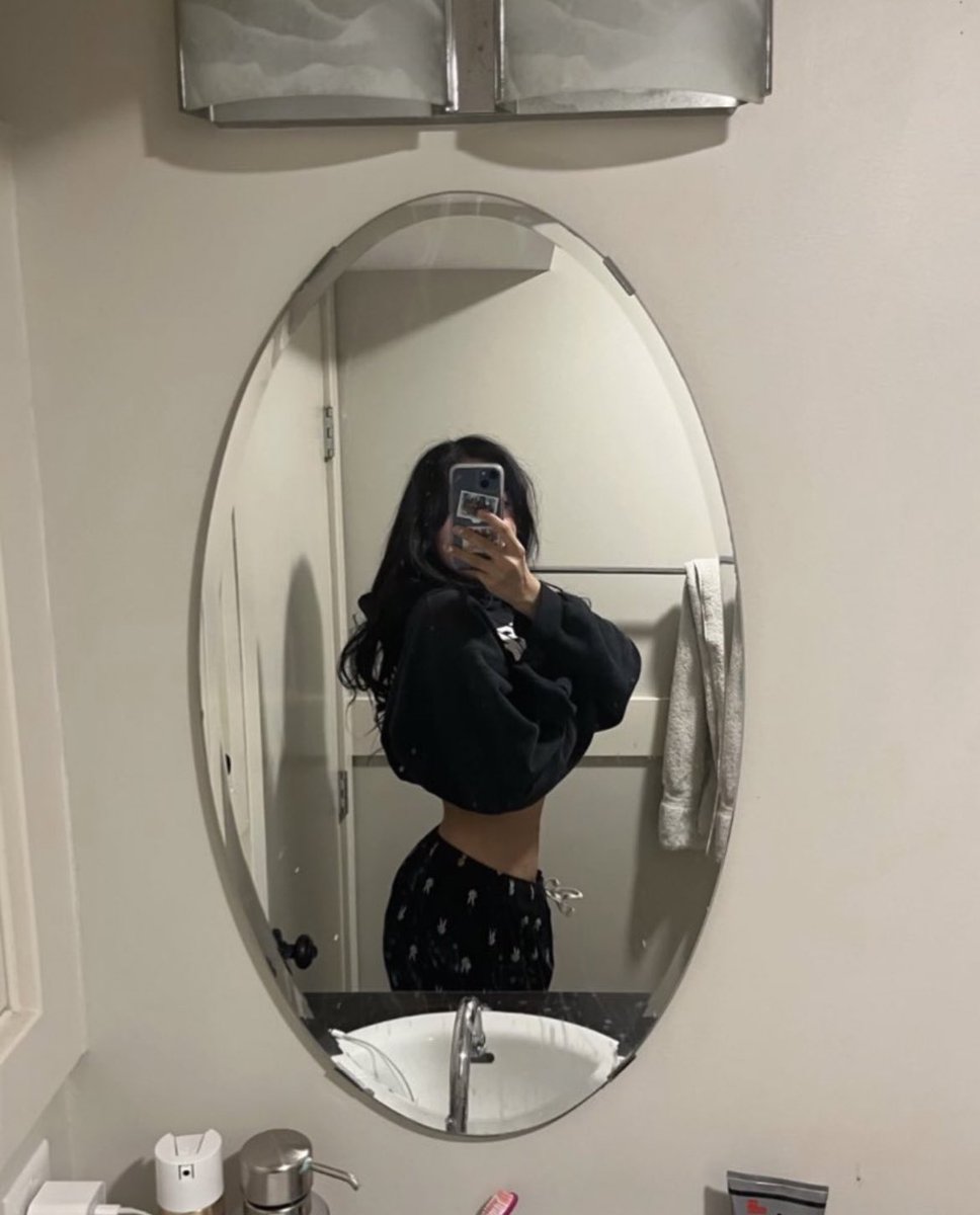 babagirl on Twitter: ">_