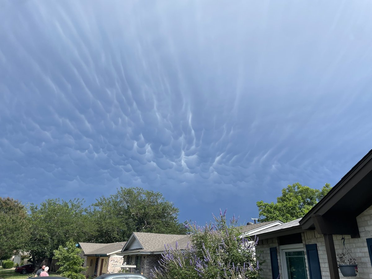 @ryanhallyall getting some interesting cloud formations in Garland TX.
