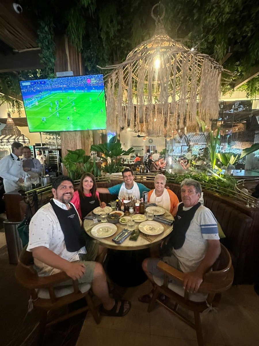 iandalon's tweet photo. Celebrating my bro @josueandalon (@ Campomar in Puerto Vallarta, Jalisco w/ @josueandalon @letyshanti @mayapris) https://t.co/A4UV0telAq https://t.co/k9gv8TVoI8