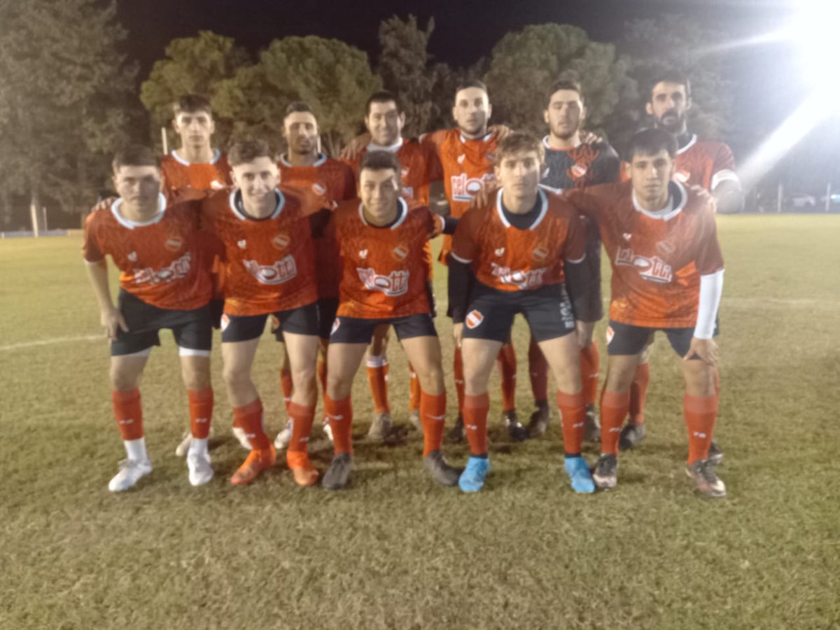 🔴🔴FÚTBOL MAYOR🔴🔴

Anoche visitamos a Deportivo Mitre en Landeta, lo que fue derrota del equipo dirigido por Jorge Romero por 2-1. El gol del Rojo lo anotó Álvaro Carozzo

La próxima fecha recibimos a Unión de Sastre por la fecha 12

📸 Gentileza Relatos de cancha