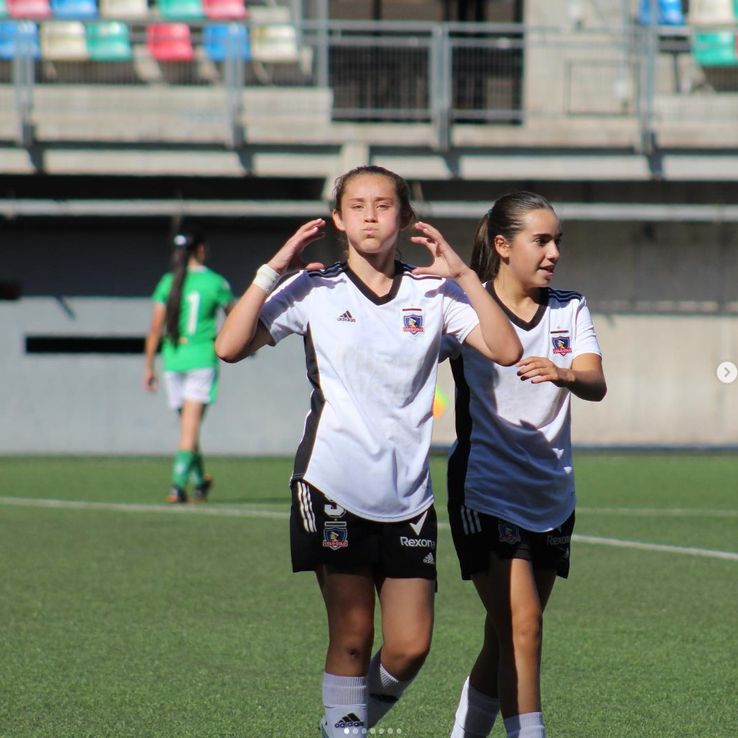 Aoki_Forest's tweet photo. "Como comenzó esta historia/Actualidad"

Con 13 años y el gol del triunfo en la semifinal. Señoras y señoras, la goleadora de la Sub 16, Catalina Muñoz🥹 https://t.co/ywUom5i2X4
