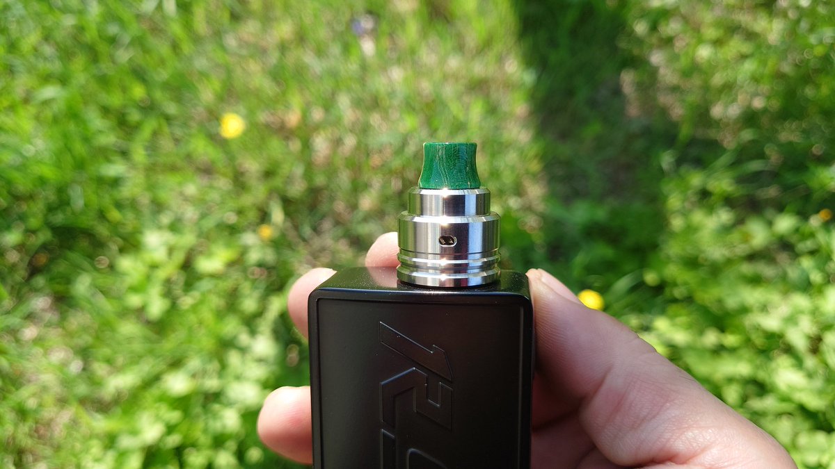 CebrjowHwScHCkj's tweet photo. 皆さんおはよっチェ😆👍今日も宜しくご安全に🙇💦 RSQ squonk mod by #Hotcig 😋💦意外にに初投稿😅✨#vape #vape好きな人と繋がりたい #VAPE好きと繋がりたい #VAPE初心者 https://t.co/4evsjfcjyD