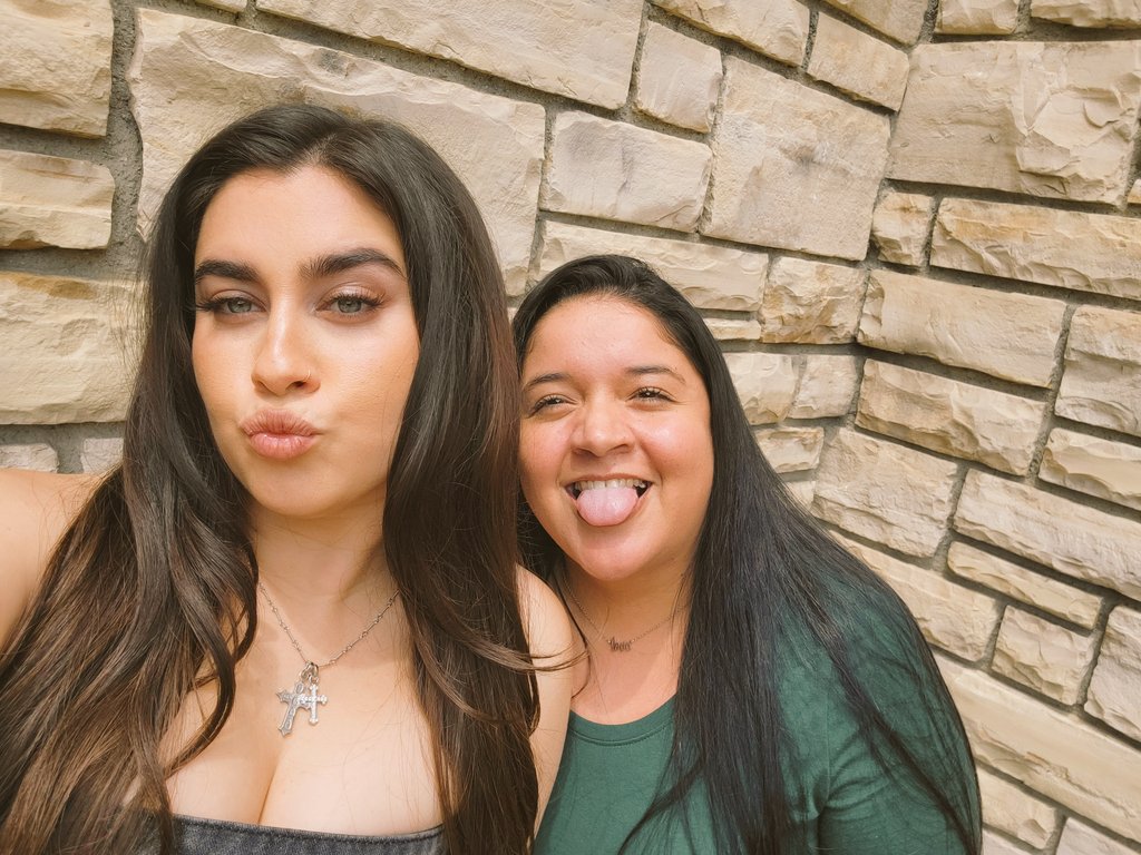 alexisss_r93's tweet photo. @LaurenJauregui
I LOVE YOUU! 😩🤍🫶🏼
#MeetMeInTheInBetween #LA https://t.co/lgDB8Pnp7Y