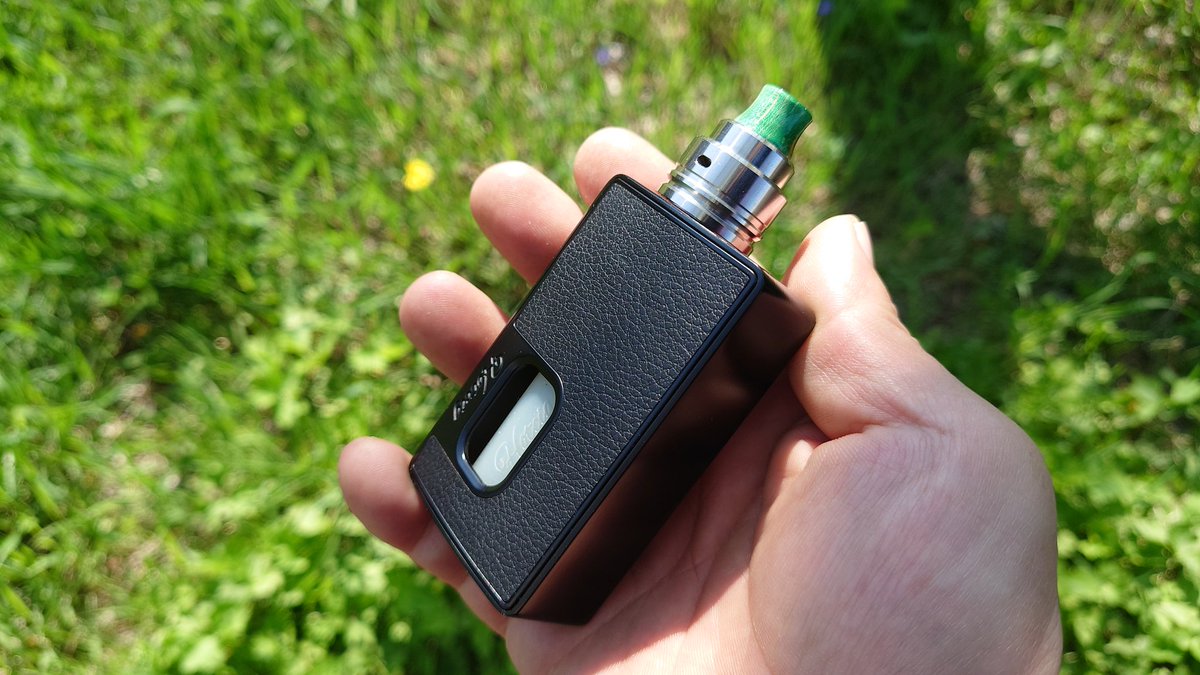 CebrjowHwScHCkj's tweet photo. 皆さんおはよっチェ😆👍今日も宜しくご安全に🙇💦 RSQ squonk mod by #Hotcig 😋💦意外にに初投稿😅✨#vape #vape好きな人と繋がりたい #VAPE好きと繋がりたい #VAPE初心者 https://t.co/4evsjfcjyD