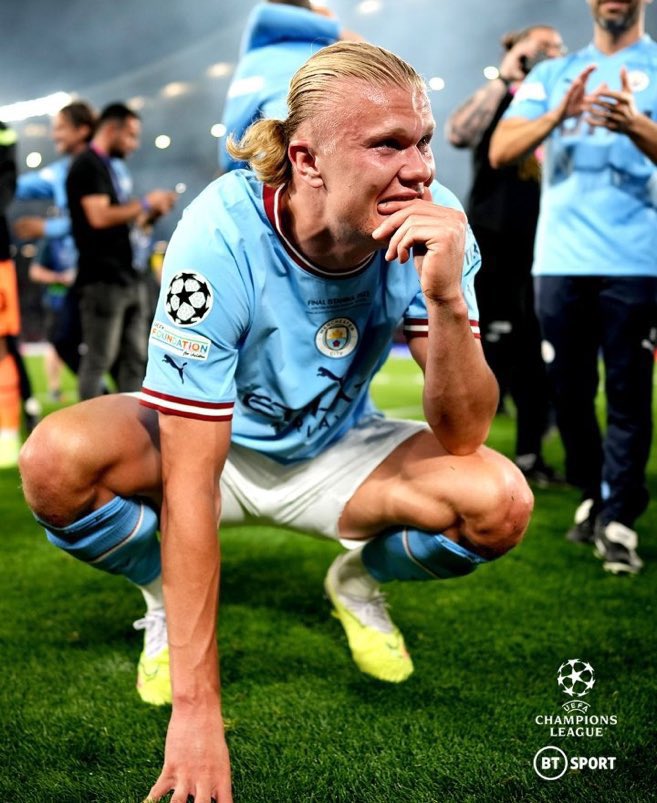 Qué pasaría si hoy Messi hubiera ganado la UCL y cierra la temporada con. 

Liga 
Copa 
Champions 
Bota de oro 
Goleador de la UCL
Goleador de Liga 

Y que Haaland haya ganado el mundial hace unos meses siendo goleador y 5 de sus goles son de penal

¿Quien gana el balón de oro?🤣