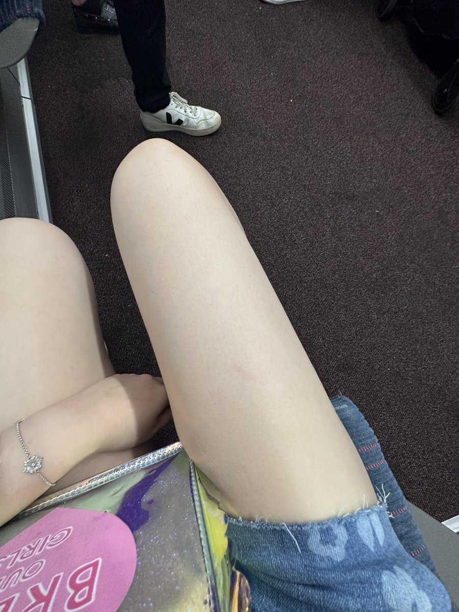 被妹妹说我很白 才觉得今天真的很白！ https://t.co/HtAAtGQYtK