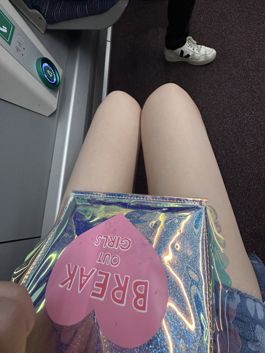 被妹妹说我很白 才觉得今天真的很白！ https://t.co/HtAAtGQYtK