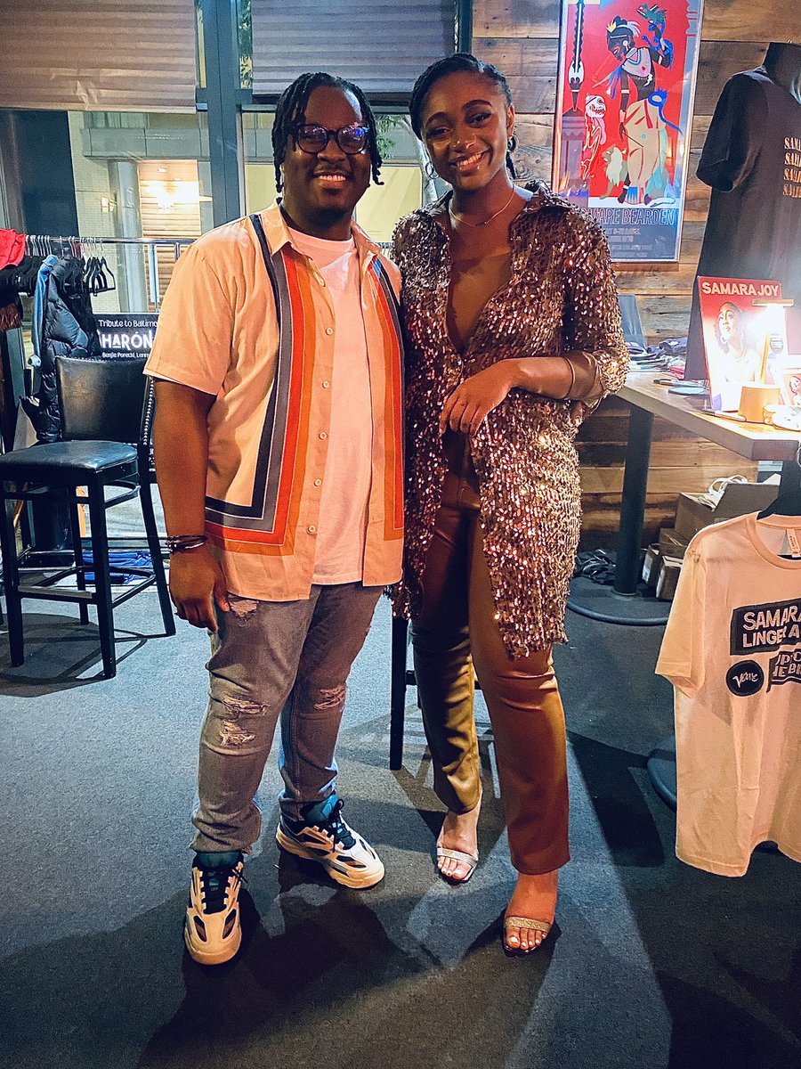 ronlrea's tweet photo. just last night actually…the one and the only; one of my favorites 🤩🎶💙 — @SamaraJoy99 • per usual, she let the place have it. #whew 😫 glad to have experienced it firsthand❗️🫶🏾 
•
•
•
#samarajoy #samarajoysings  #lingerawhile #jazz #music 🎶 https://t.co/6gzFZNkwhD