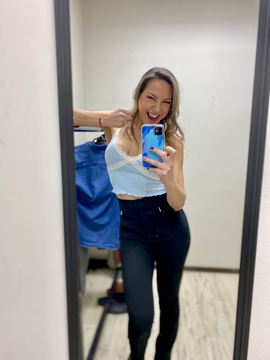 karentodoroff's tweet image. Así viví el jueves pasado en #Pulso por @TNTSportsCL! Llegué emocionada y feliz por lo que están haciendo nuestros pibes celestes en el #MundialSub20 reponiéndose a bajas, cansancio y varios imponderables pero donde la solidaridad, convicción y fútbol nunca faltaron. Solo GRACIAS