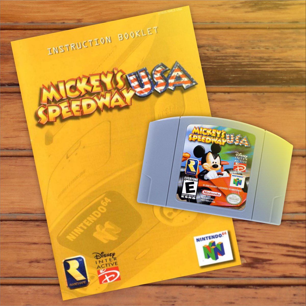 ¿Recuerdas a Mickey Speedway USA?

En este videojuego de carreras de karts, Mickey Mouse y compañía hacían un frenético viaje por los Estados Unidos de Norteamérica para intentar rescatar a Pluto de las garras de los Weasels.

¿Lo llegaste a jugar?

#videojuegos #nintendo64 #cuba