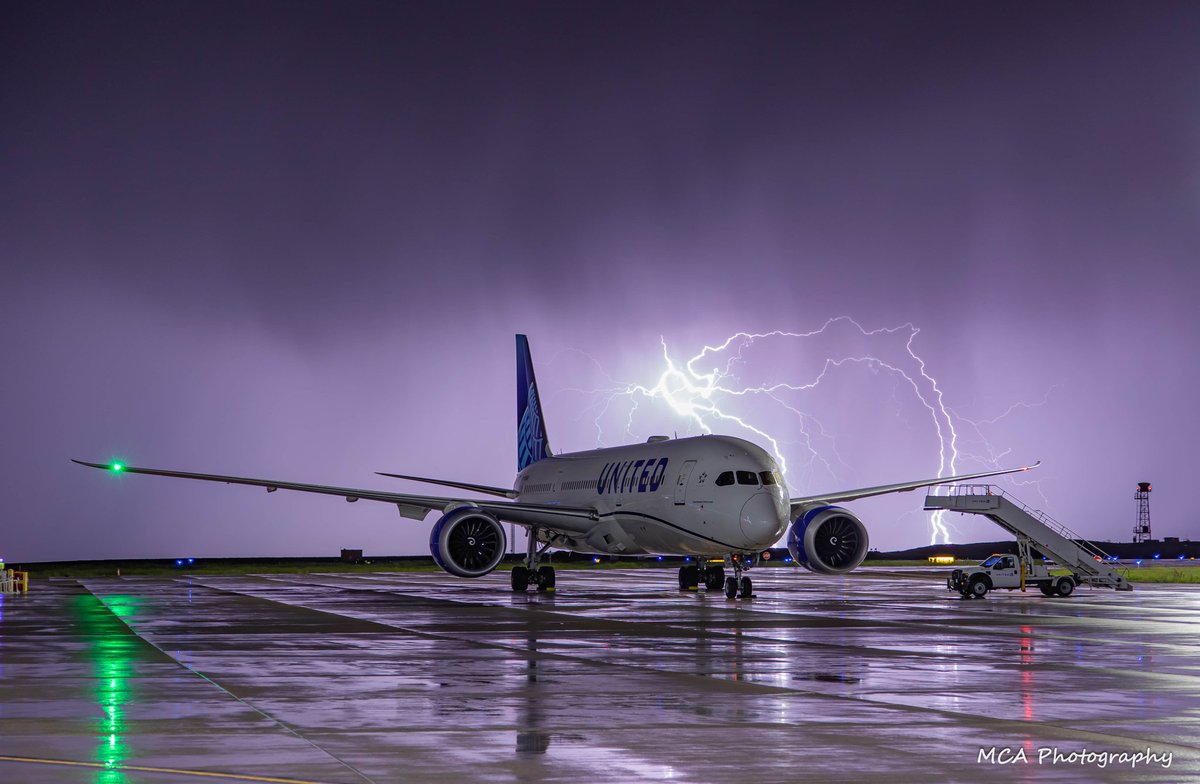 Momma Nature put on quite the light show at @DENAirport Thursday night!
@united 
#beingunited 
#myunitedjourney
#StormSaturday