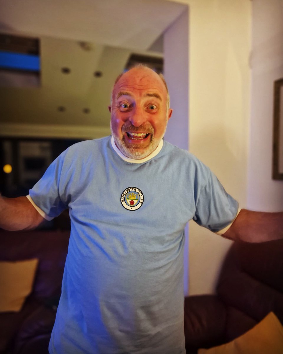 mark day tweet media