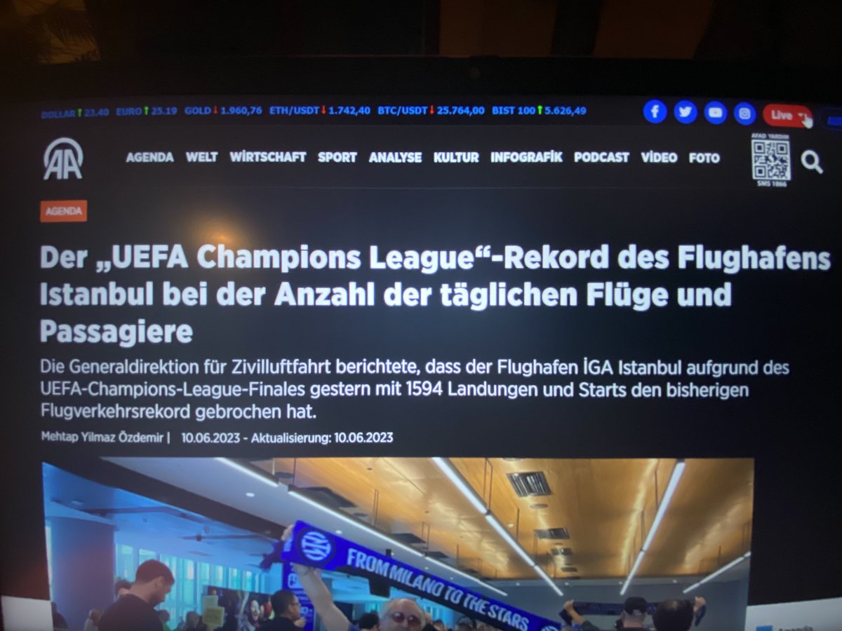 Ökologische Kehrseite und Ausdruck des ökonomischen Erfolgs des #ChampionsLeagueFinale  s - 1594 (!) Starts und Landungen am Flghfn #Istanbul an nur einem Tag. Respekt vor der logistischen Leistung - Stirnrunzeln wegen des CO2 Ausstoßes.