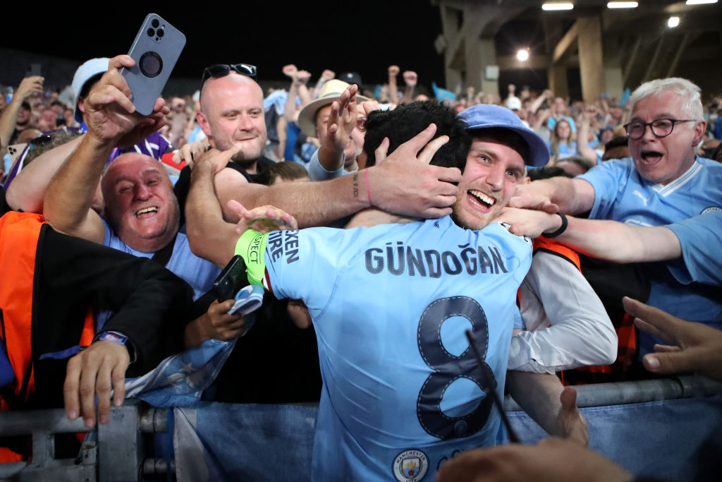 🫂🏆 #SundayVibes ft. @IlkayGuendogan. 🙌🤩🎉

#UCLfinal | #UCL | #ManCity | #MCIINT