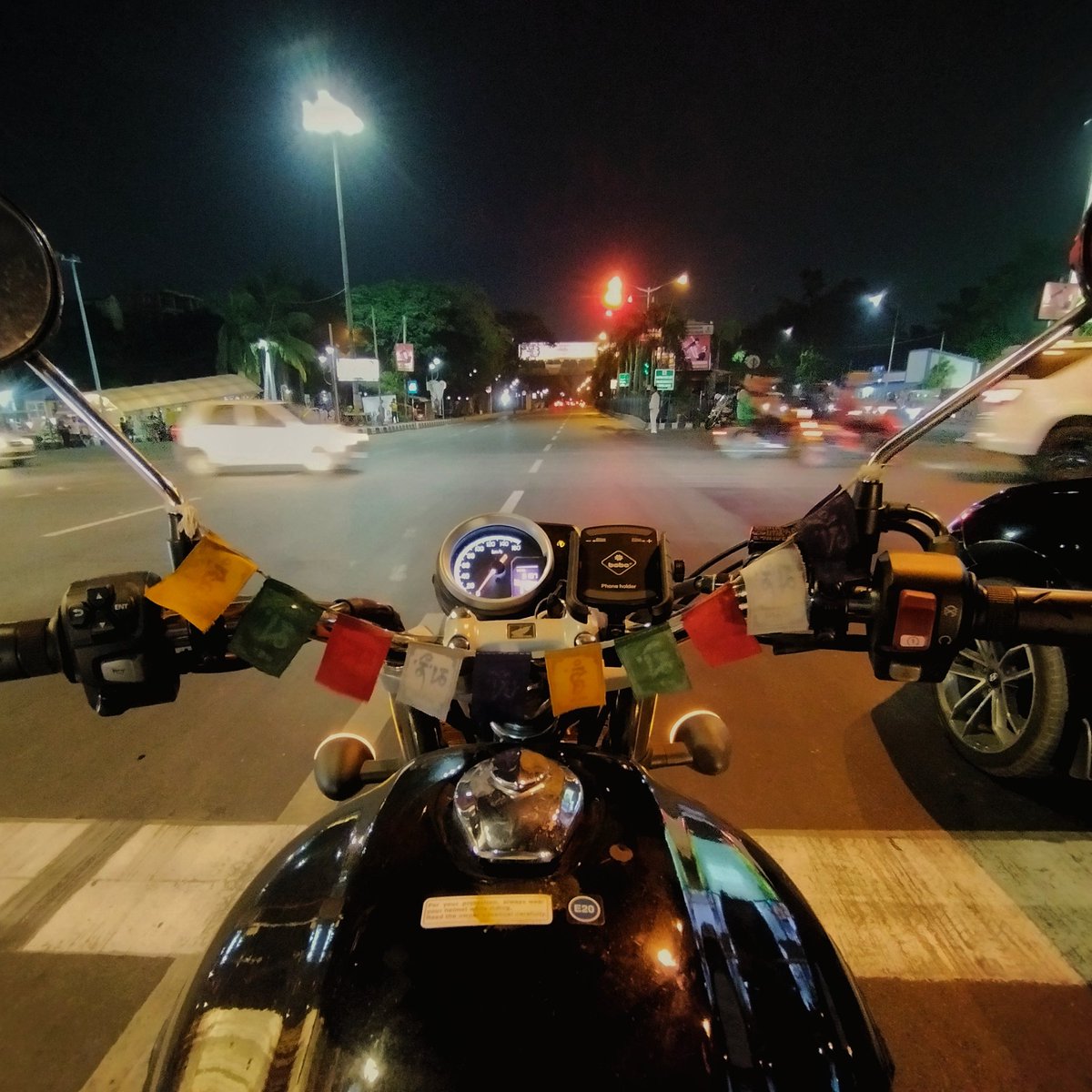 spandansom's tweet photo. “Sometimes it takes a whole tankful of fuel before you can think straight.” – Anonymous
#bike #bikeride #Honda #hondahnesscb350 #Hness #hnesscb350 #kolkata #kolkataStreets #theCityofJoy https://t.co/1rTfzCrlkn