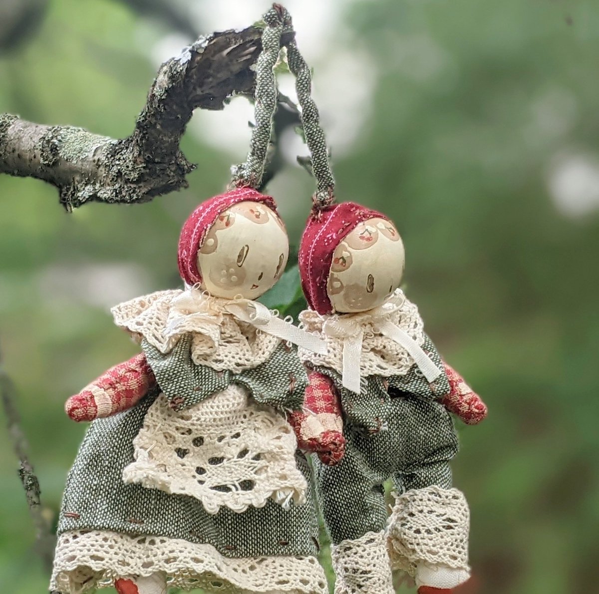 Wynfred1840's tweet photo. Kirschfreunde , pridemonth transflag &amp; Kuckucksuhr;cuckooclock handsewn &amp; handpainted Samdoll
With in shop .

2023 https://t.co/nI9A51v41f
