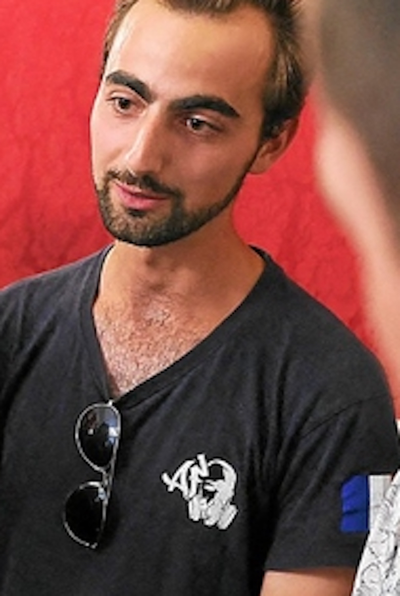 machinemansound's tweet photo. @Guydepl Il porte un teeshirt avec le le logo de l'AF - Action Française : groupe d'extreme droite et royaliste https://t.co/ZvtTe7GOAX
