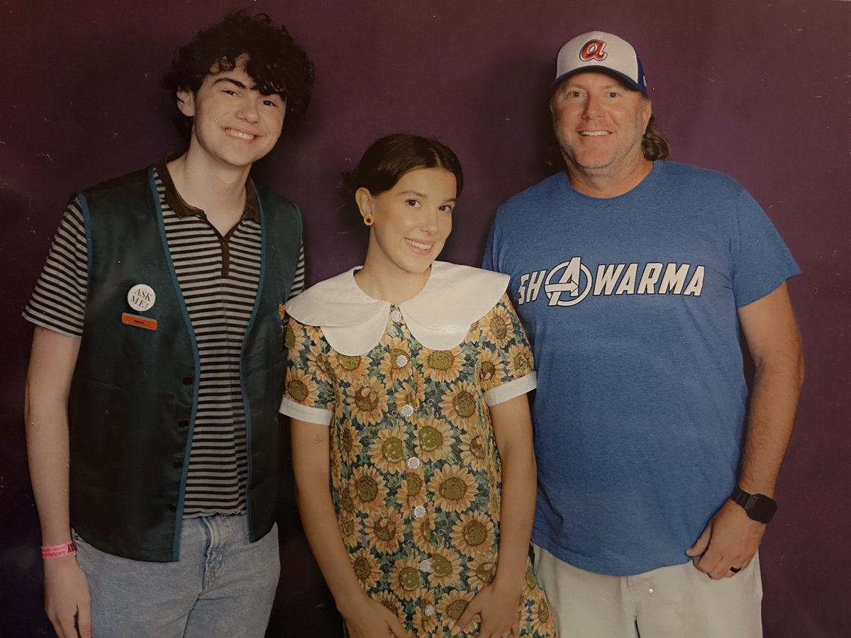 drewssupers's tweet photo. stranger con!! #strangerconatl https://t.co/I72MOV6vhQ