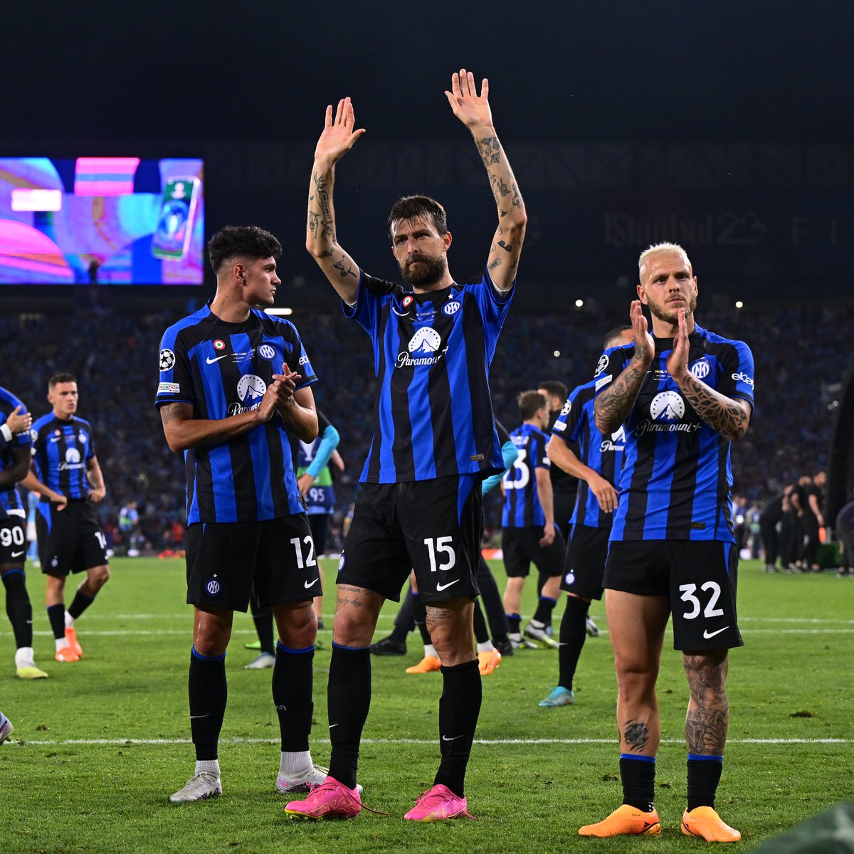Inter_ar's tweet photo. فــريــق 🖤💙

#UCLFinal https://t.co/3rFZC42UdD